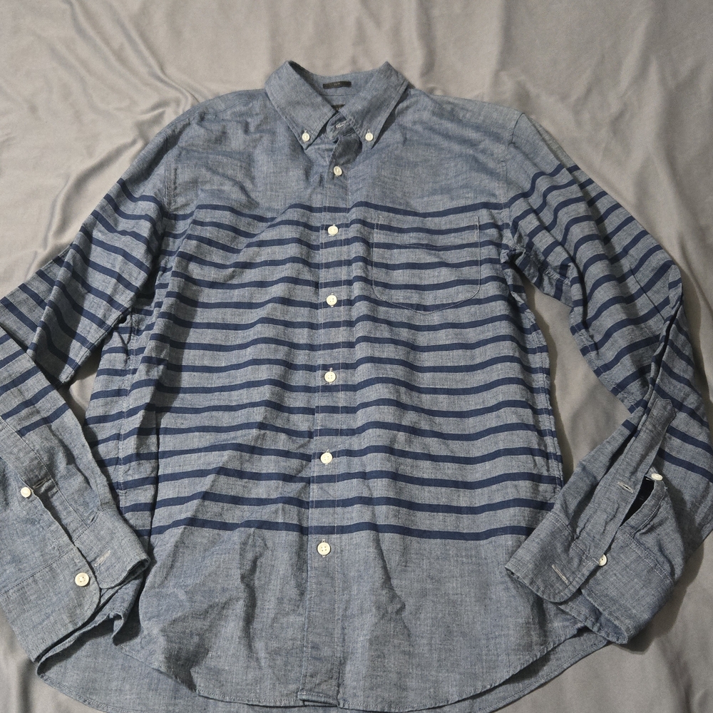 J. Crew Mens Slim Fit LongSleeve Button Diwn Size Medium Lightweight Blue Stripe